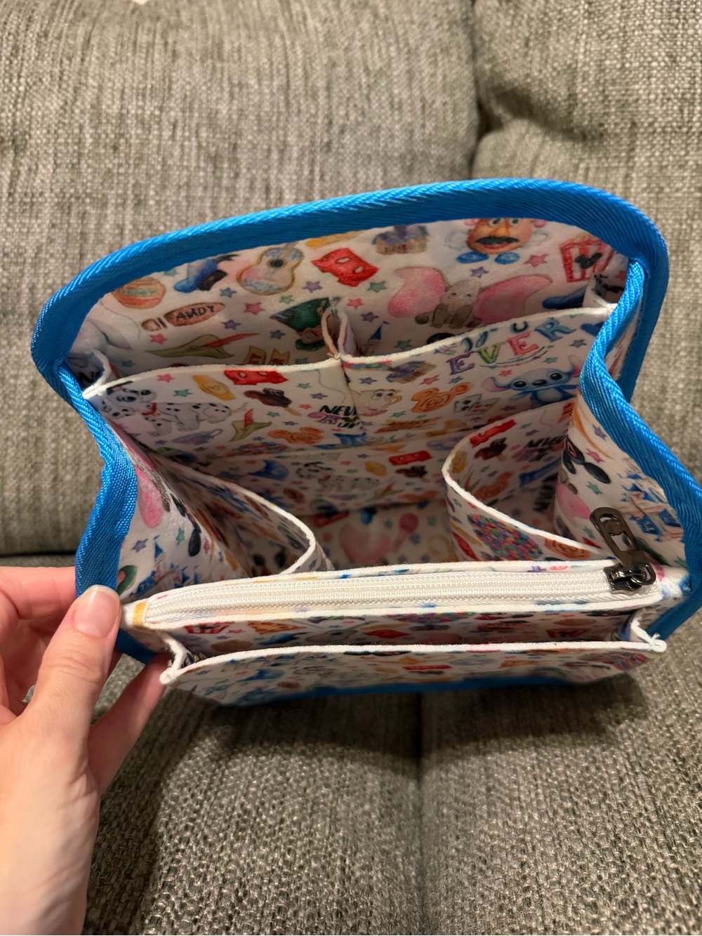 Disney print Loungefly organizer - Picture 3 of 3